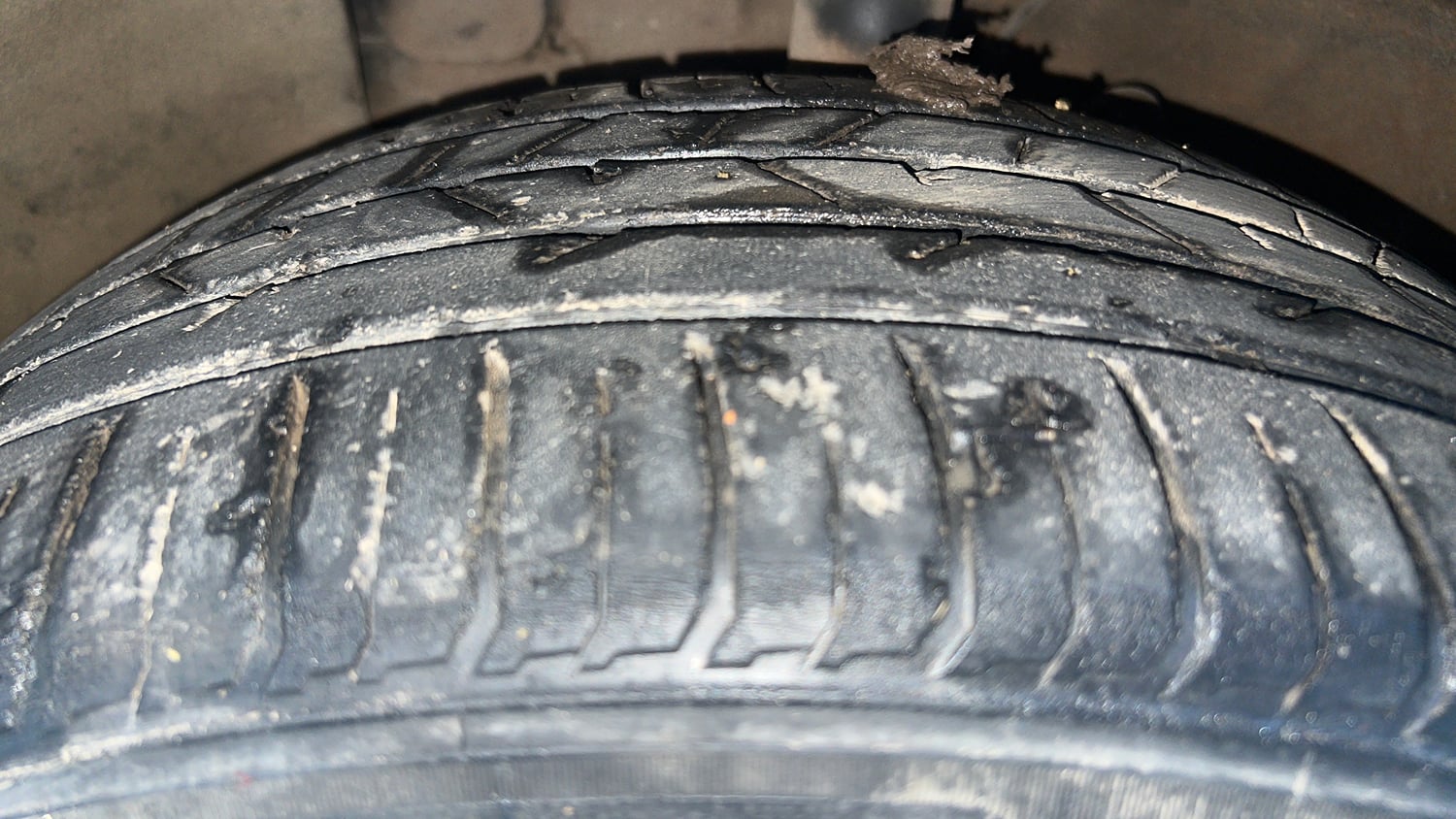 Used 2021 Hyundai Venue SX Plus 1.0 Turbo DCT Petrol Automatic tyres LEFT FRONT TYRE TREAD VIEW