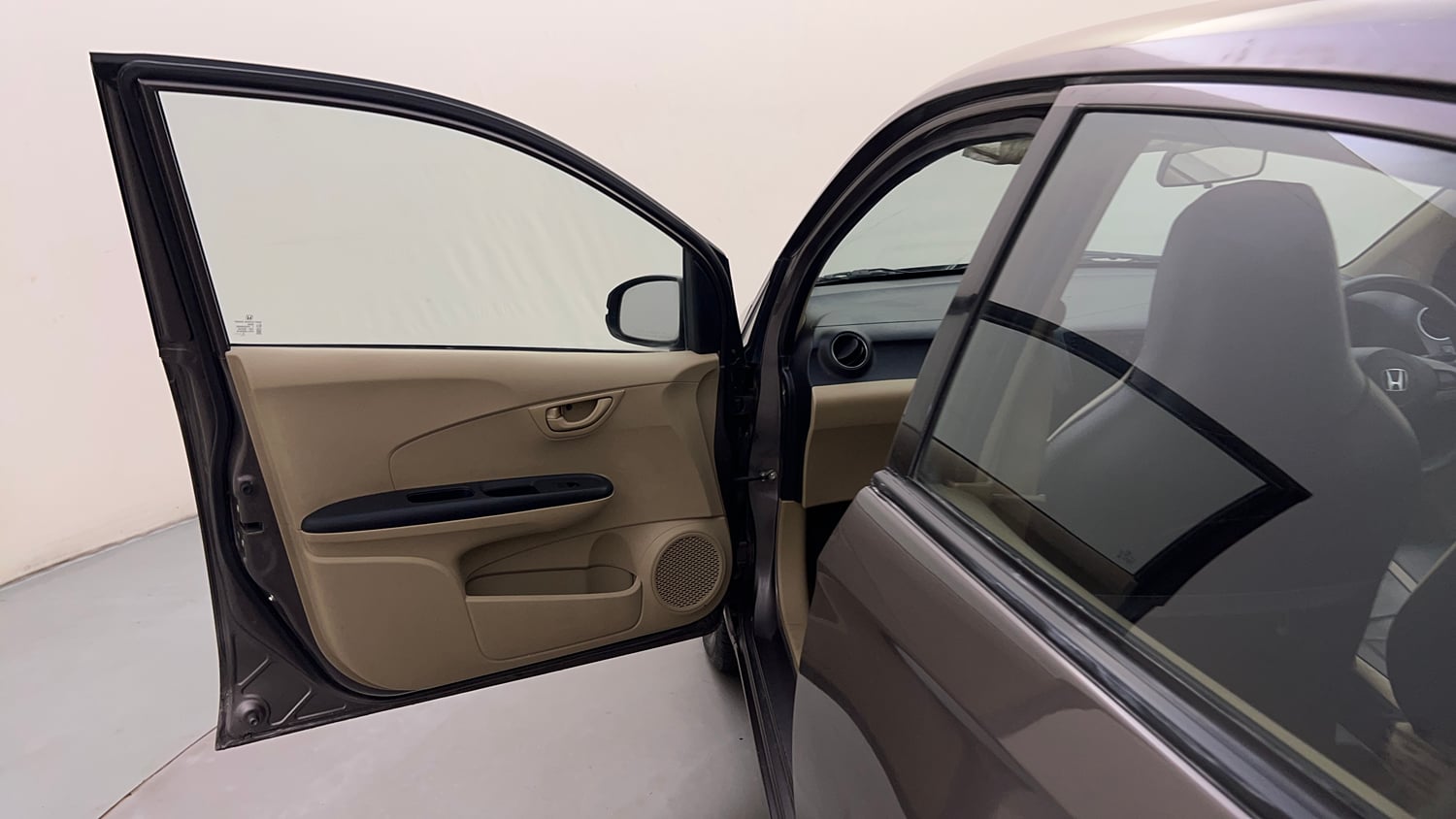 Used 2016 Honda Amaze 1.2 S i-VTEC Petrol Manual interior LEFT FRONT DOOR OPEN VIEW