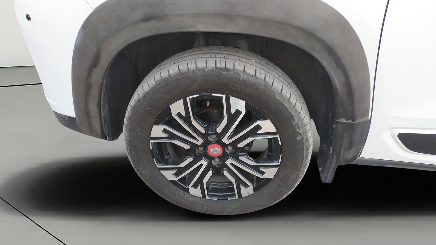 Used 2022 Renault Kiger RXZ Turbo CVT Dual Tone Petrol Automatic tyres LEFT FRONT TYRE RIM VIEW