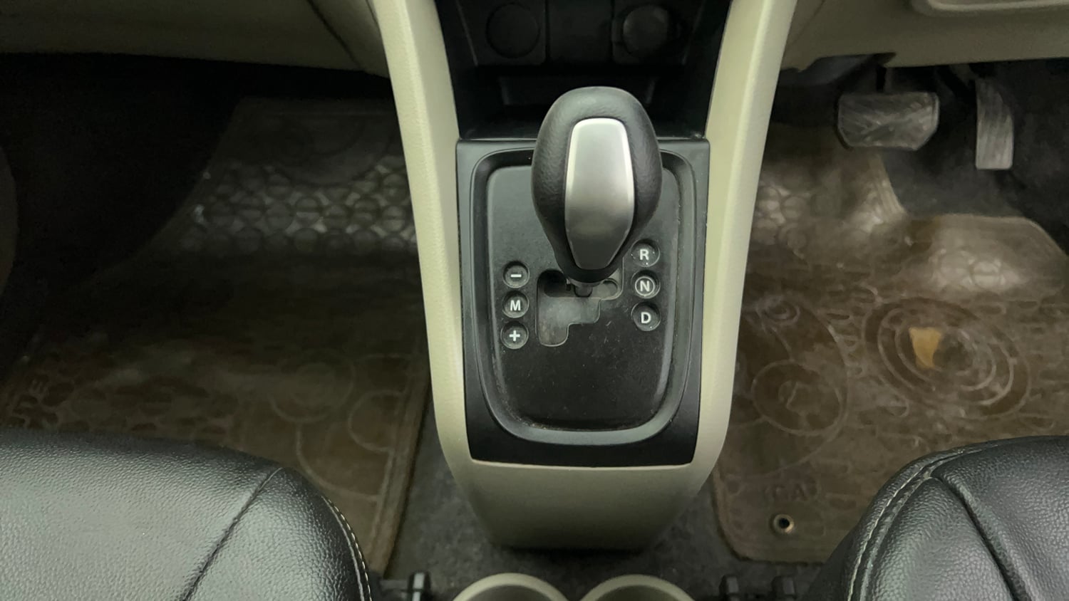 Used 2016 Maruti Suzuki Celerio VXi AMT Petrol Automatic interior GEAR  KNOB VIEW