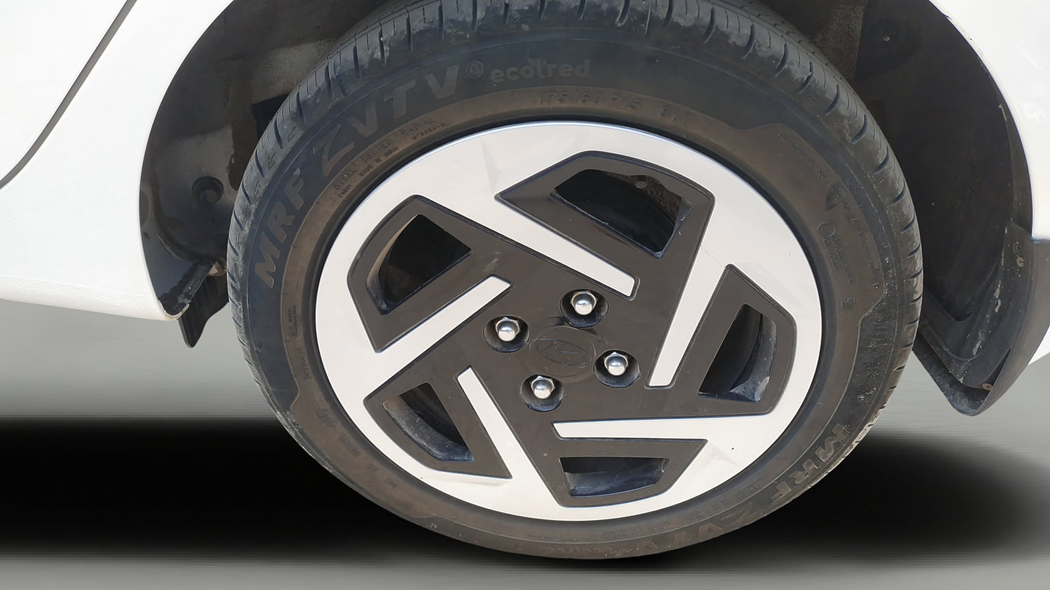 Used 2026 Hyundai Grand i10 Nios Sportz 1.2 Kappa AMT Petrol Automatic tyres LEFT REAR TYRE RIM VIEW