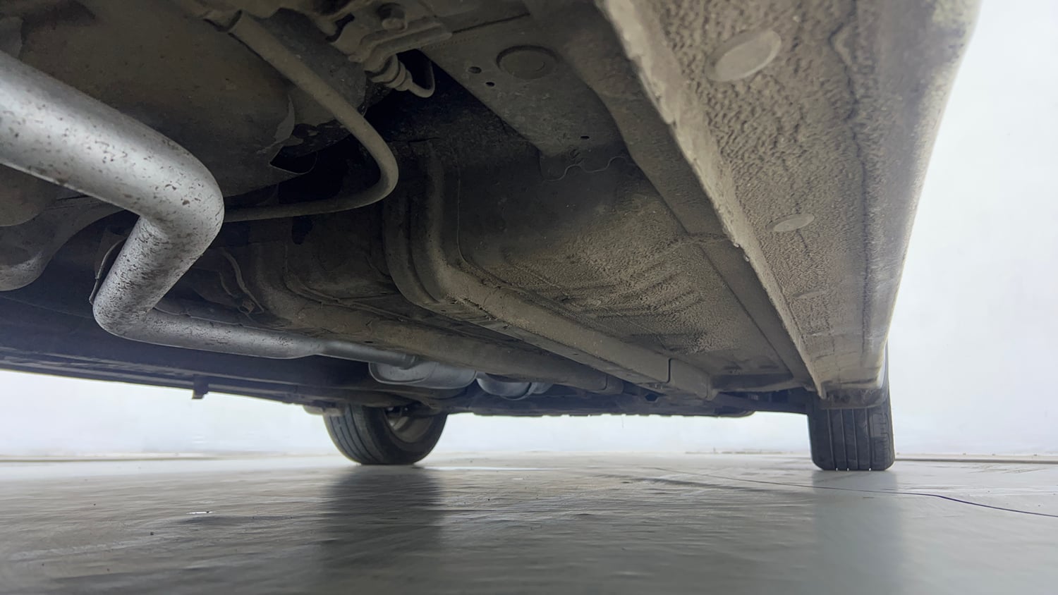 Used 2016 Hyundai Verna 1.6 VTVT SX AT Petrol Automatic extra REAR RIGHT UNDERBODY VIEW