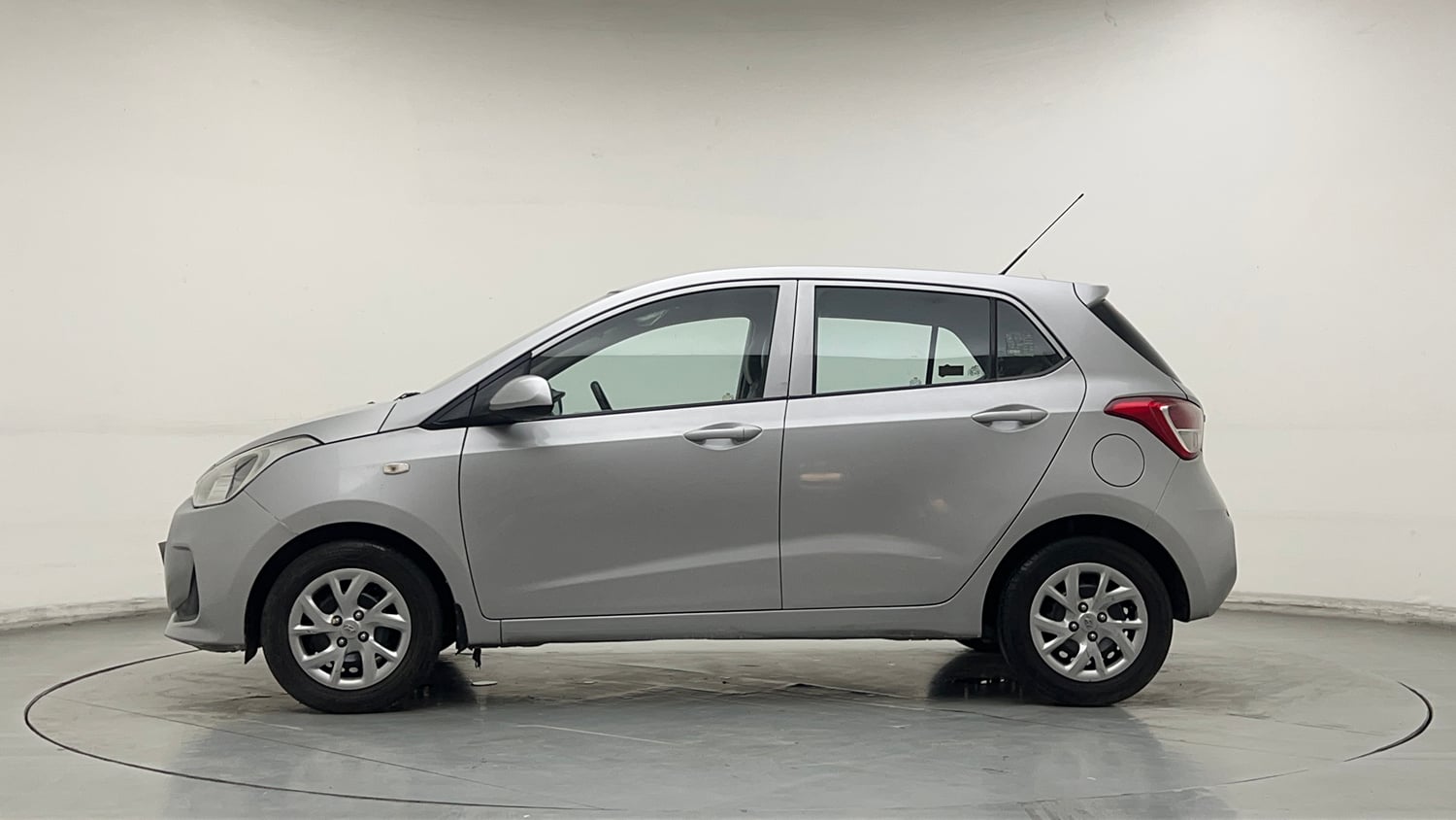 Used 2018 Hyundai Grand i10 Magna 1.2 Kappa VTVT CNG (outside fitted) Cng Manual exterior LEFT SIDE VIEW