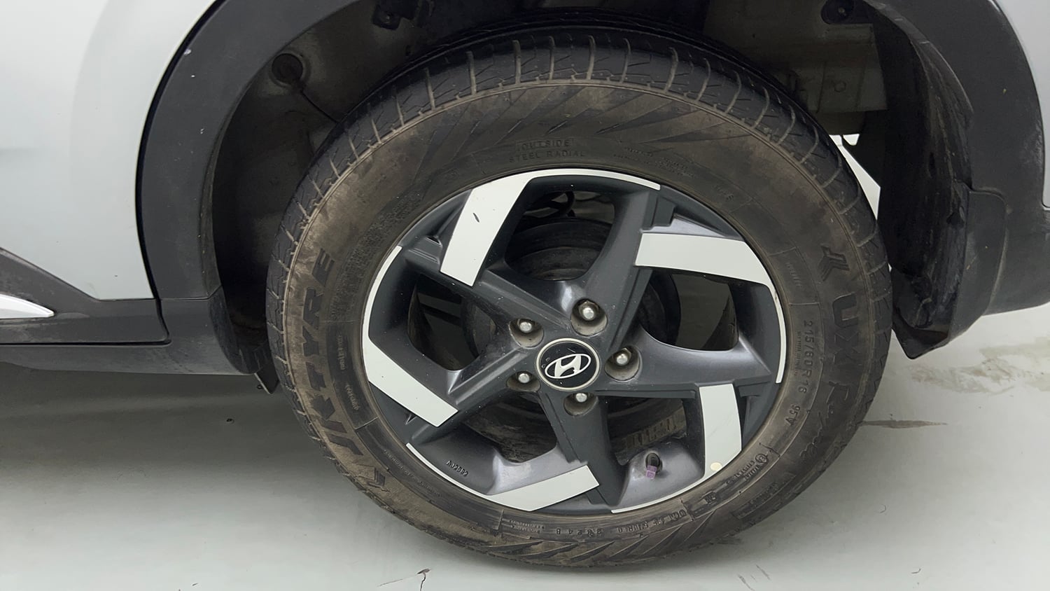 Used 2019 hyundai Venue SX 1.0 (O) Turbo Petrol Petrol Manual tyres LEFT REAR TYRE RIM VIEW