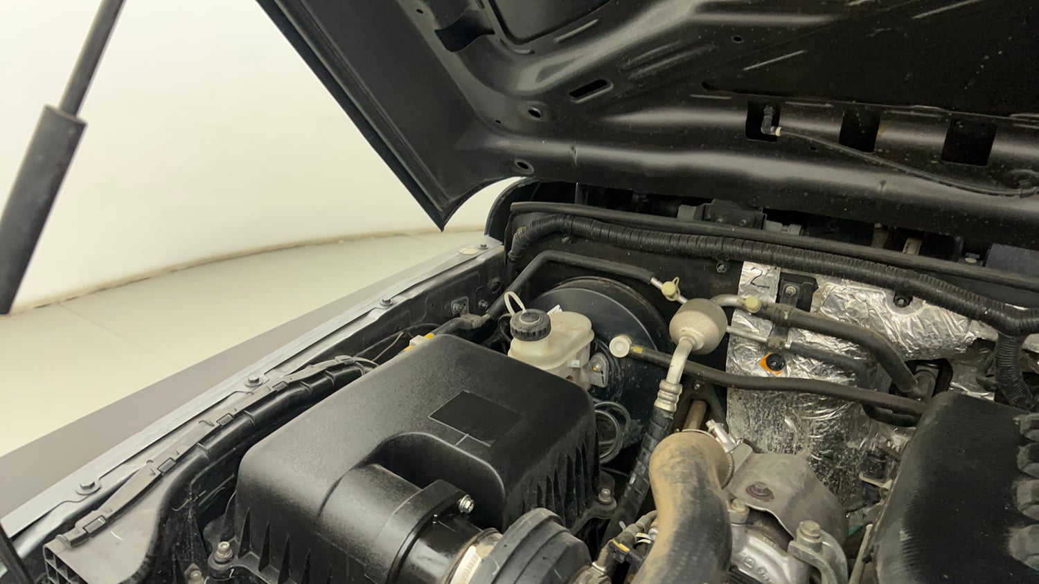 Used 2022 mahindra Thar LX Hard Top Petrol AT 4WD Petrol Automatic engine ENGINE RIGHT SIDE HINGE & APRON VIEW