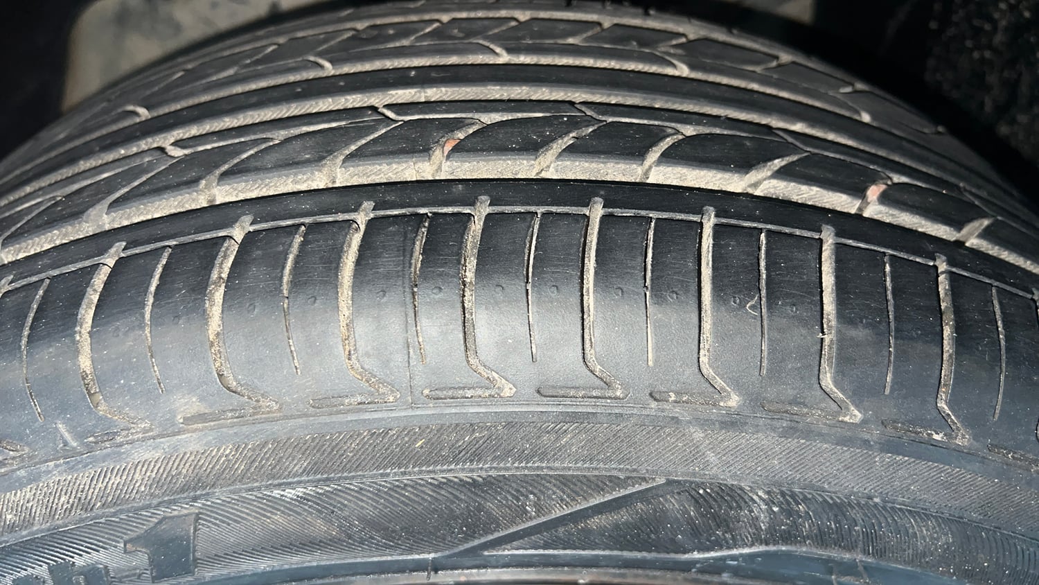 Used 2019 Tata Nexon XM Petrol Manual tyres LEFT FRONT TYRE TREAD VIEW