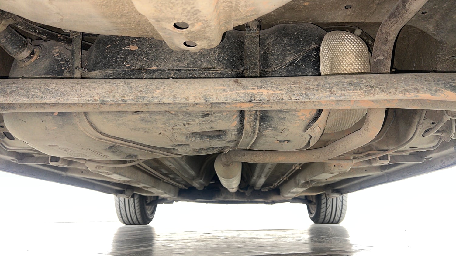 Used 2016 Maruti Suzuki Swift ZXi Petrol Manual extra REAR UNDERBODY VIEW (TAKEN FROM REAR)