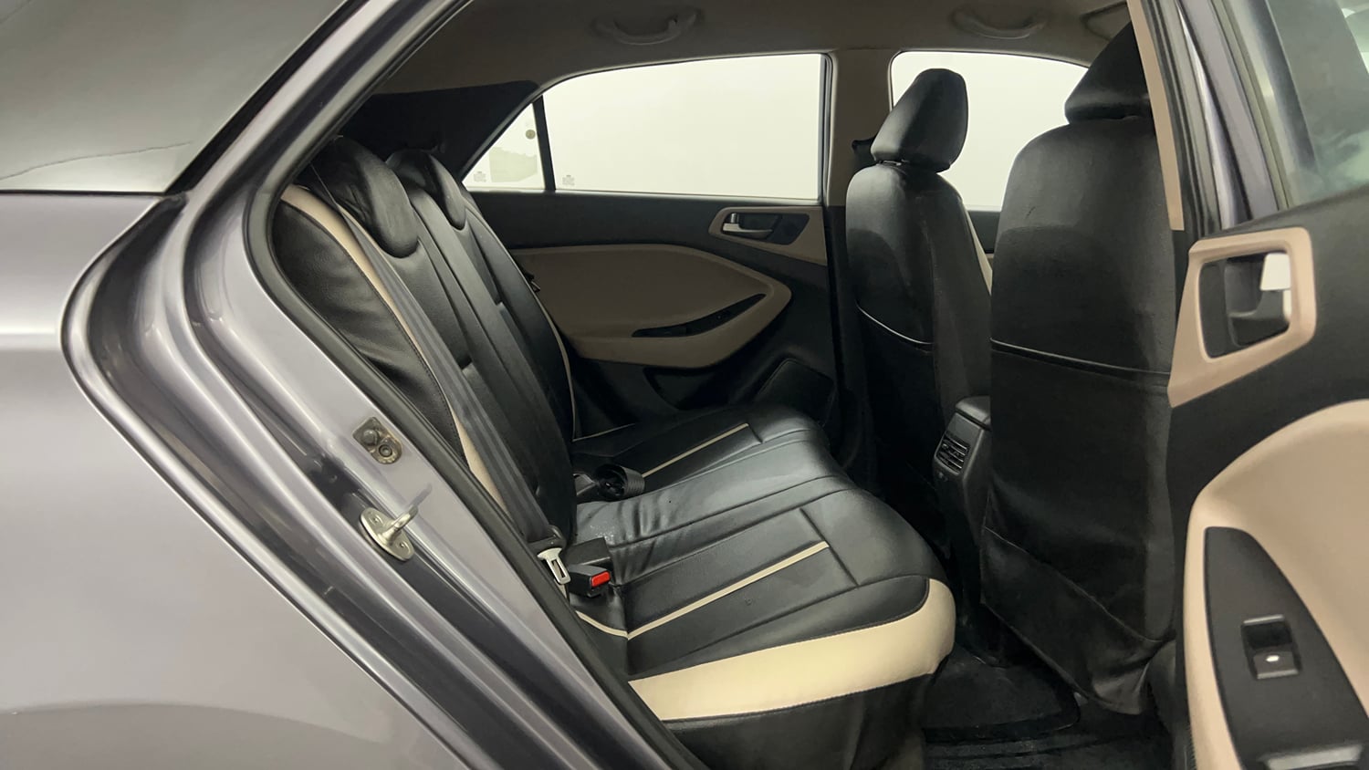 Used 2017 Hyundai Elite i20 Sportz 1.2 Petrol Manual interior RIGHT SIDE REAR DOOR CABIN VIEW