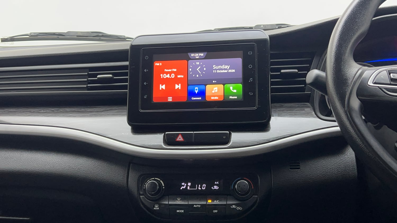 Used 2021 Maruti Suzuki XL6 Zeta MT Petrol Petrol Manual top_features Integrated (in-dash) music system