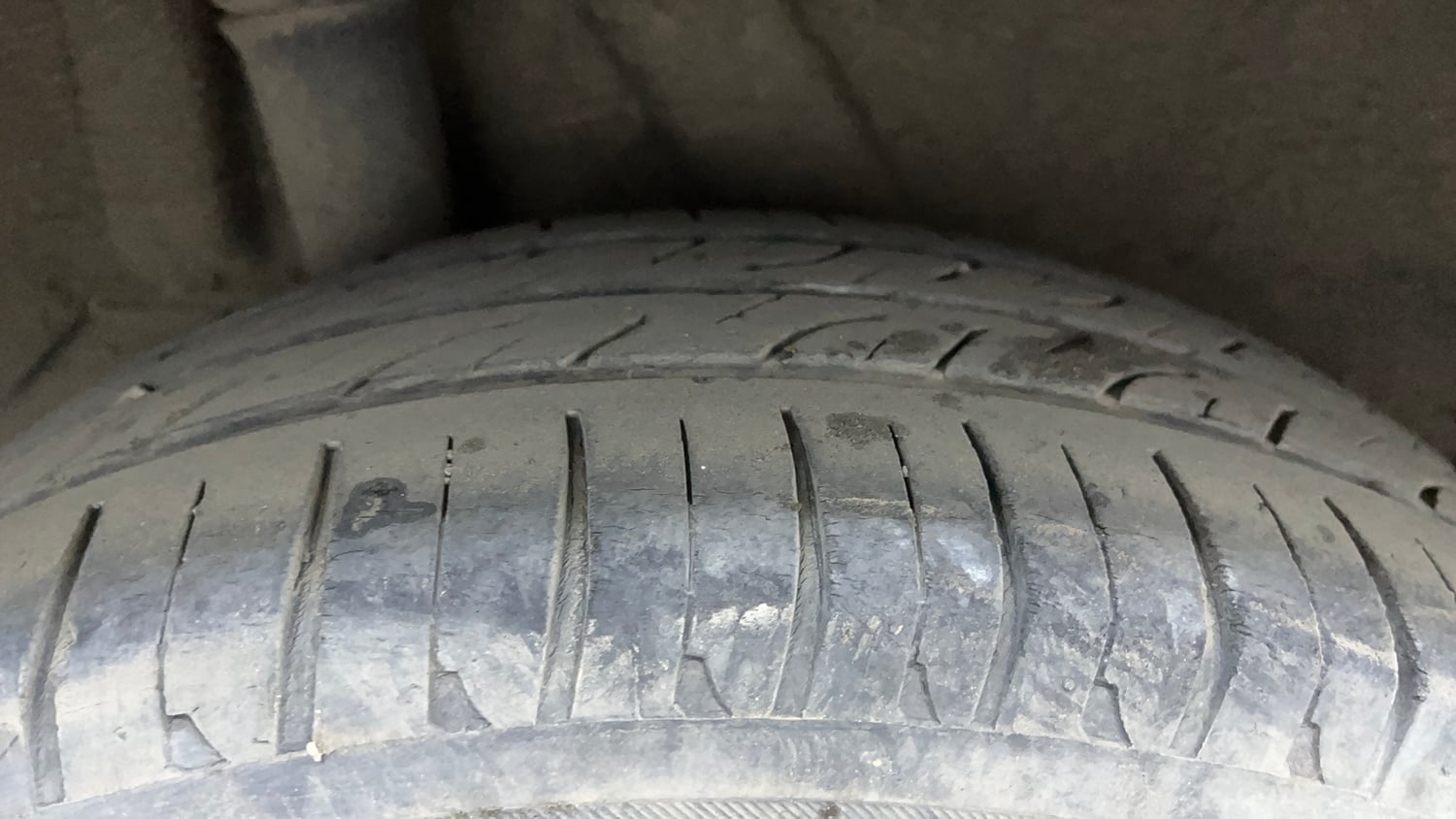 Used 2018 Hyundai Verna SX (O) 1.6 VTVT AT Petrol Automatic tyres RIGHT REAR TYRE TREAD VIEW