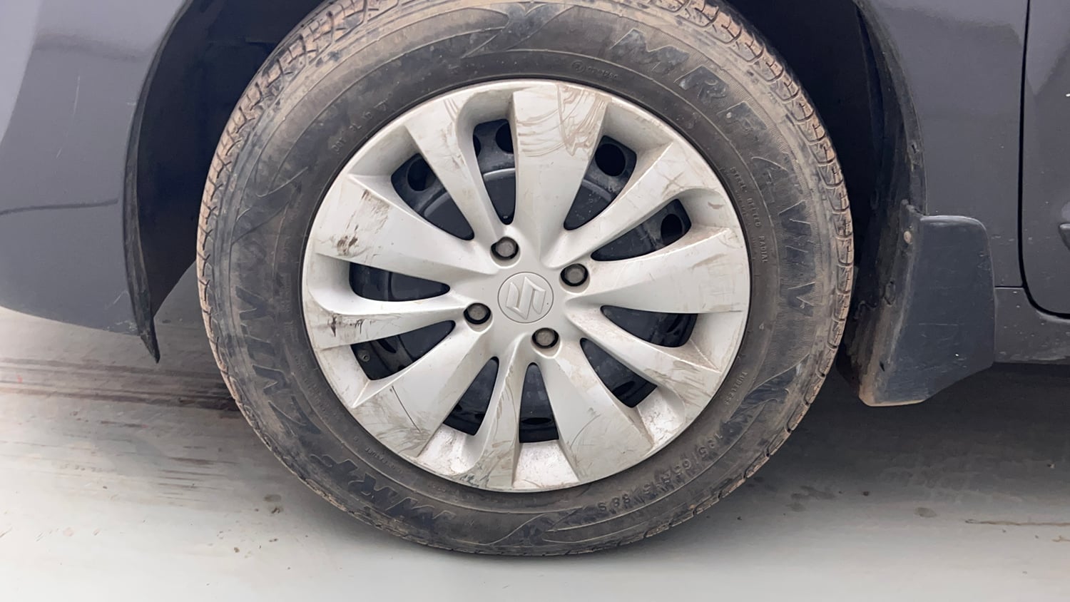 Used 2018 Maruti Suzuki Baleno Delta 1.2 Petrol Manual tyres LEFT FRONT TYRE RIM VIEW