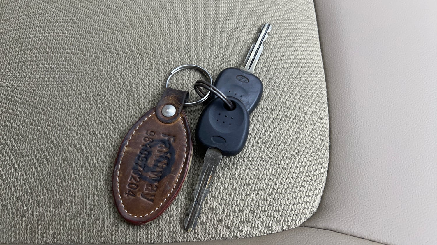 Used 2015 Hyundai i10 Magna 1.1 iRDE2 Petrol Manual extra CAR KEY VIEW