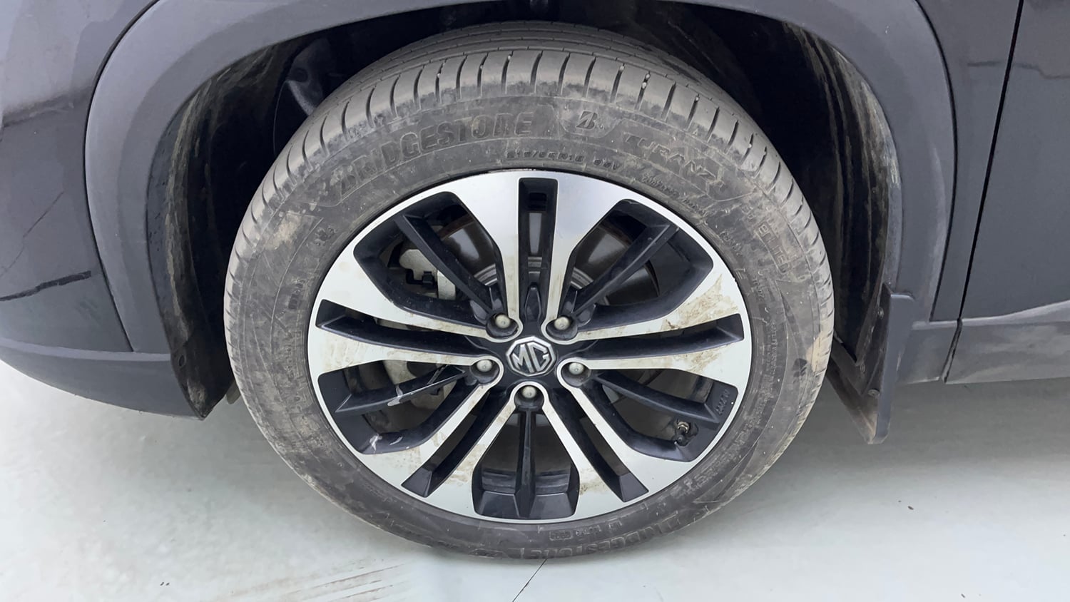 Used 2021 MG Motors Hector Plus Sharp 1.5 Petrol Turbo DCT 6-STR Petrol Automatic tyres LEFT FRONT TYRE RIM VIEW