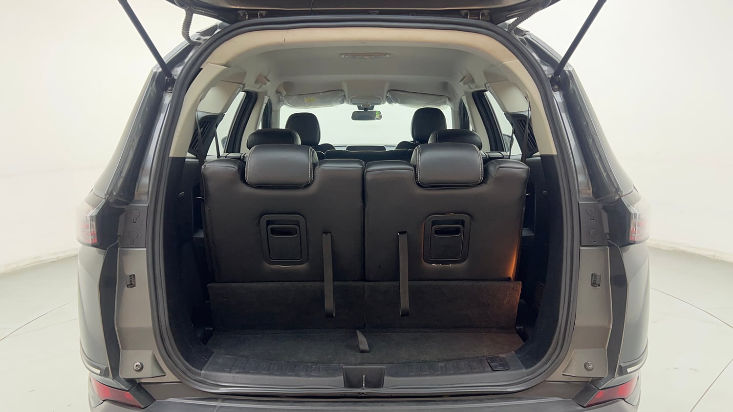 Used 2023 Tata Safari XM Diesel Manual interior DICKY INSIDE VIEW