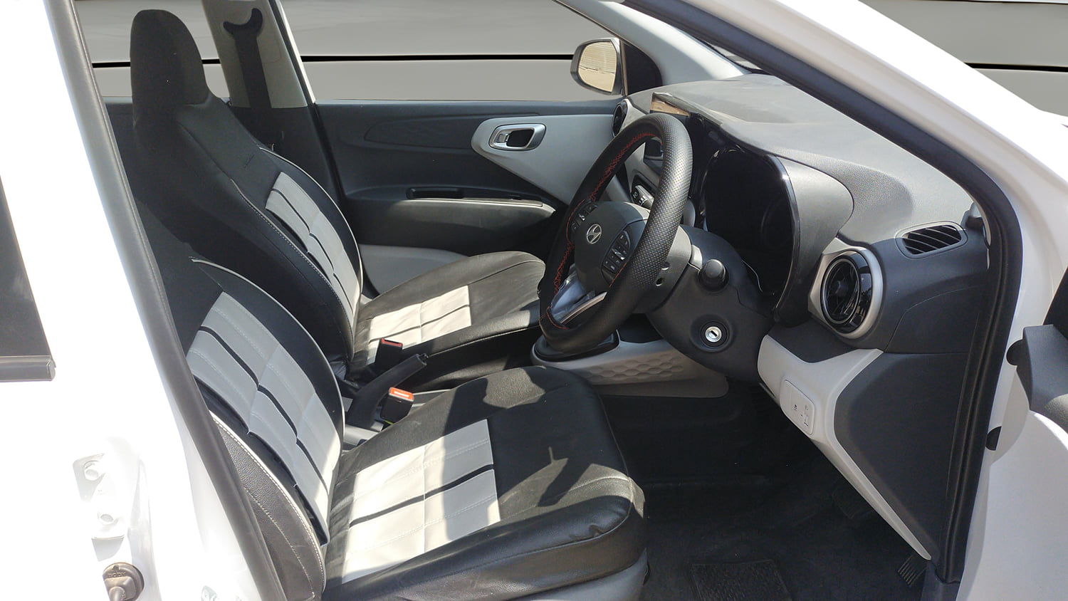 Used 2026 Hyundai Grand i10 Nios Sportz 1.2 Kappa AMT Petrol Automatic interior RIGHT SIDE FRONT DOOR CABIN VIEW