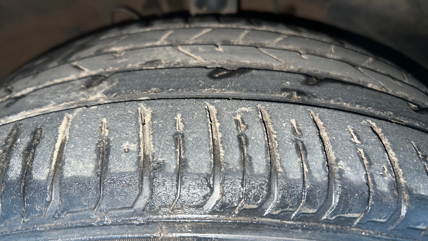 Used 2021 Hyundai Venue SX Plus 1.0 Turbo DCT Petrol Automatic tyres RIGHT FRONT TYRE TREAD VIEW