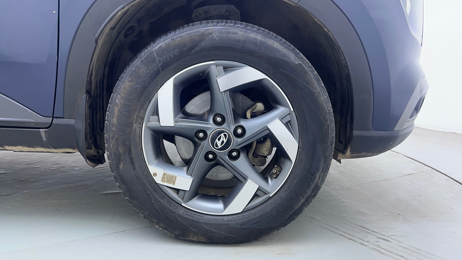 Used 2021 Hyundai Venue SX Plus 1.0 Turbo DCT Petrol Automatic tyres RIGHT FRONT TYRE RIM VIEW