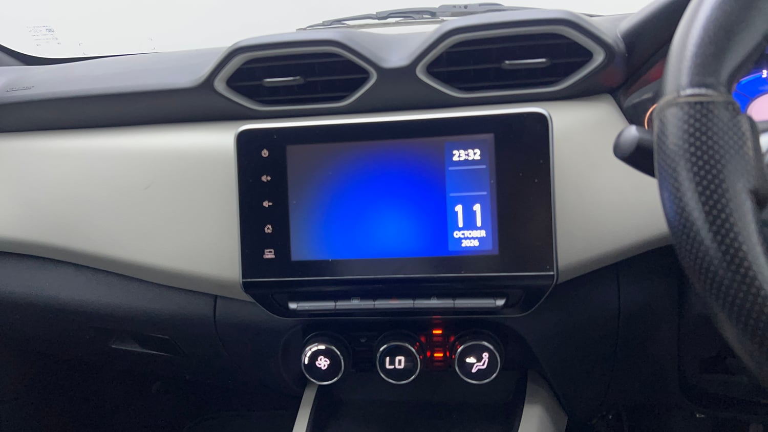 Used 2022 Nissan Magnite XV Petrol Manual top_features Integrated (in-dash) music system