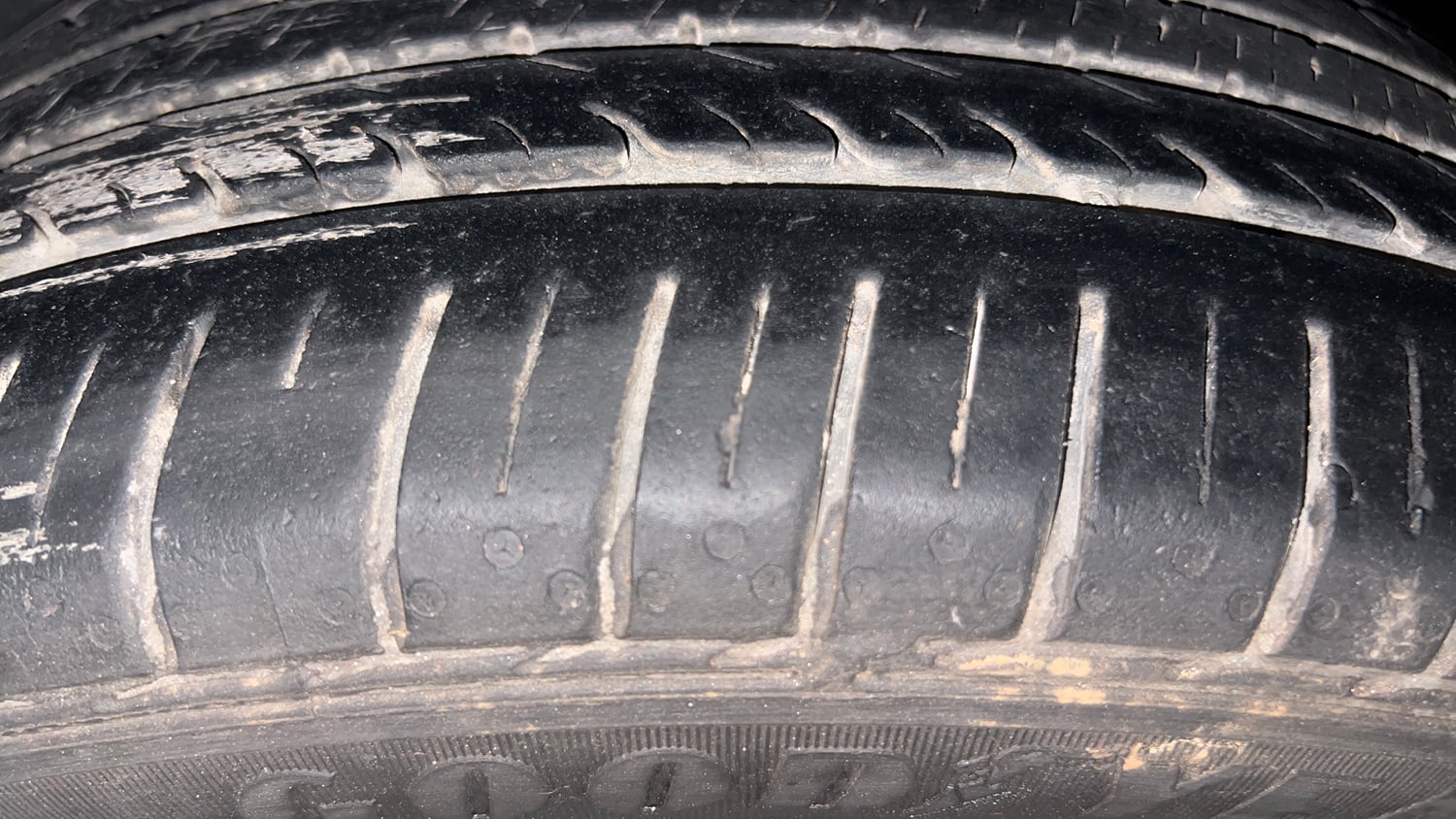 Used 2019 Volkswagen Ameo Highline Plus 1.5L (D) Diesel Manual tyres LEFT FRONT TYRE TREAD VIEW