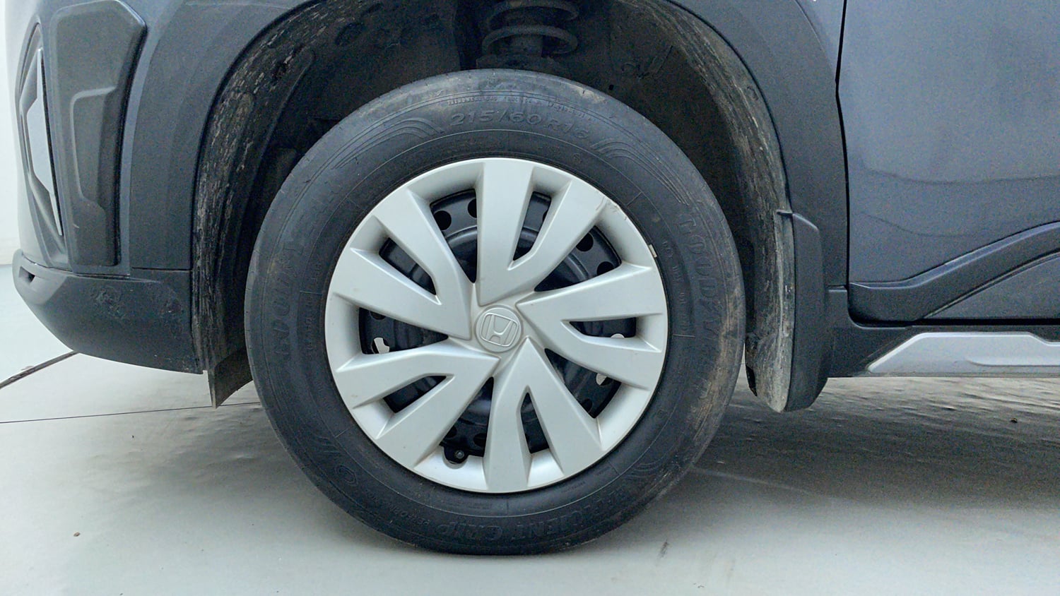 Used 2024 Honda Elevate V MT Petrol Manual tyres LEFT FRONT TYRE RIM VIEW