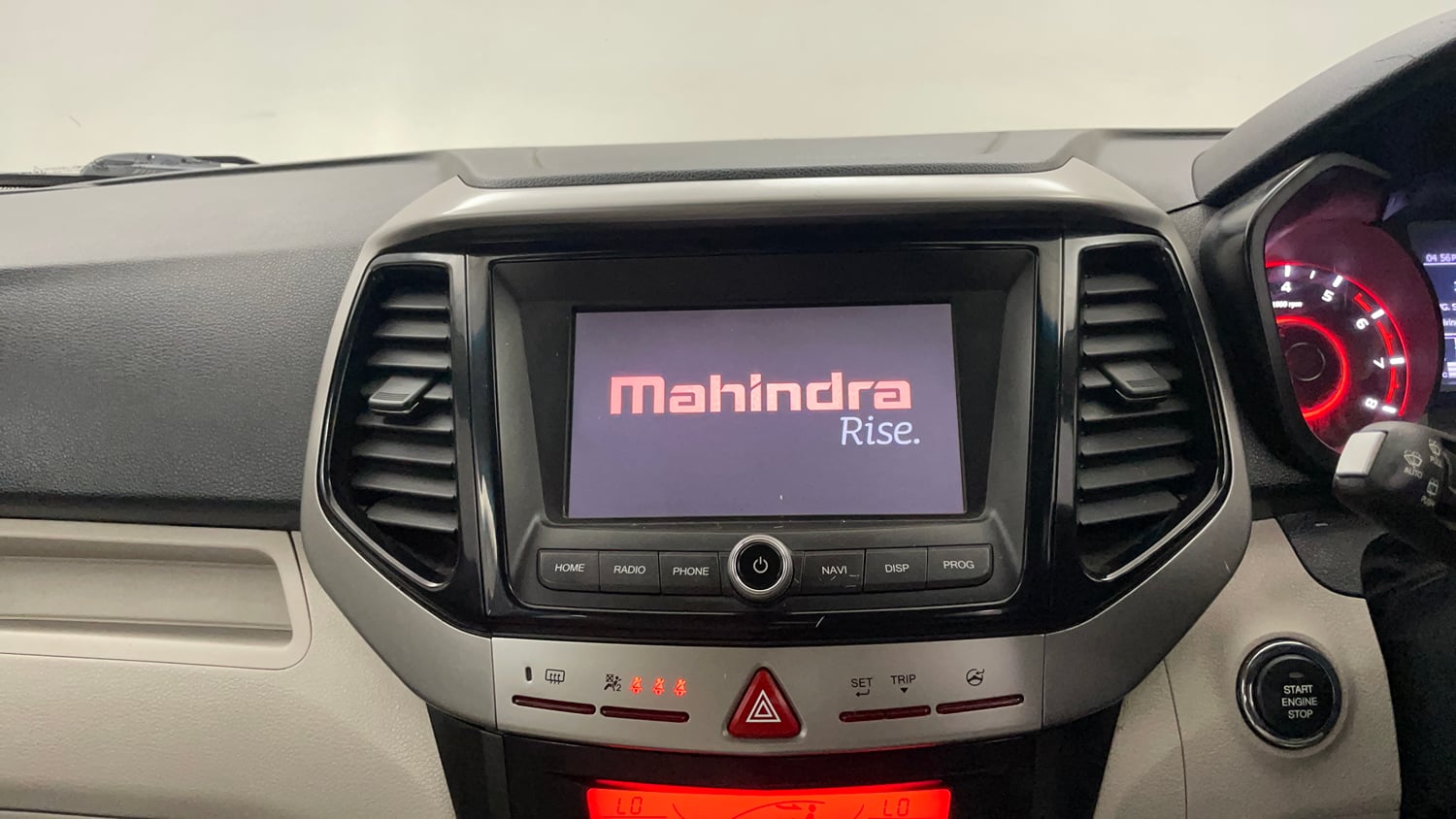Used 2021 Mahindra XUV 300 W8 (O) 1.2 Petrol AMT Petrol Automatic interior MUSIC SYSTEM & AC CONTROL VIEW