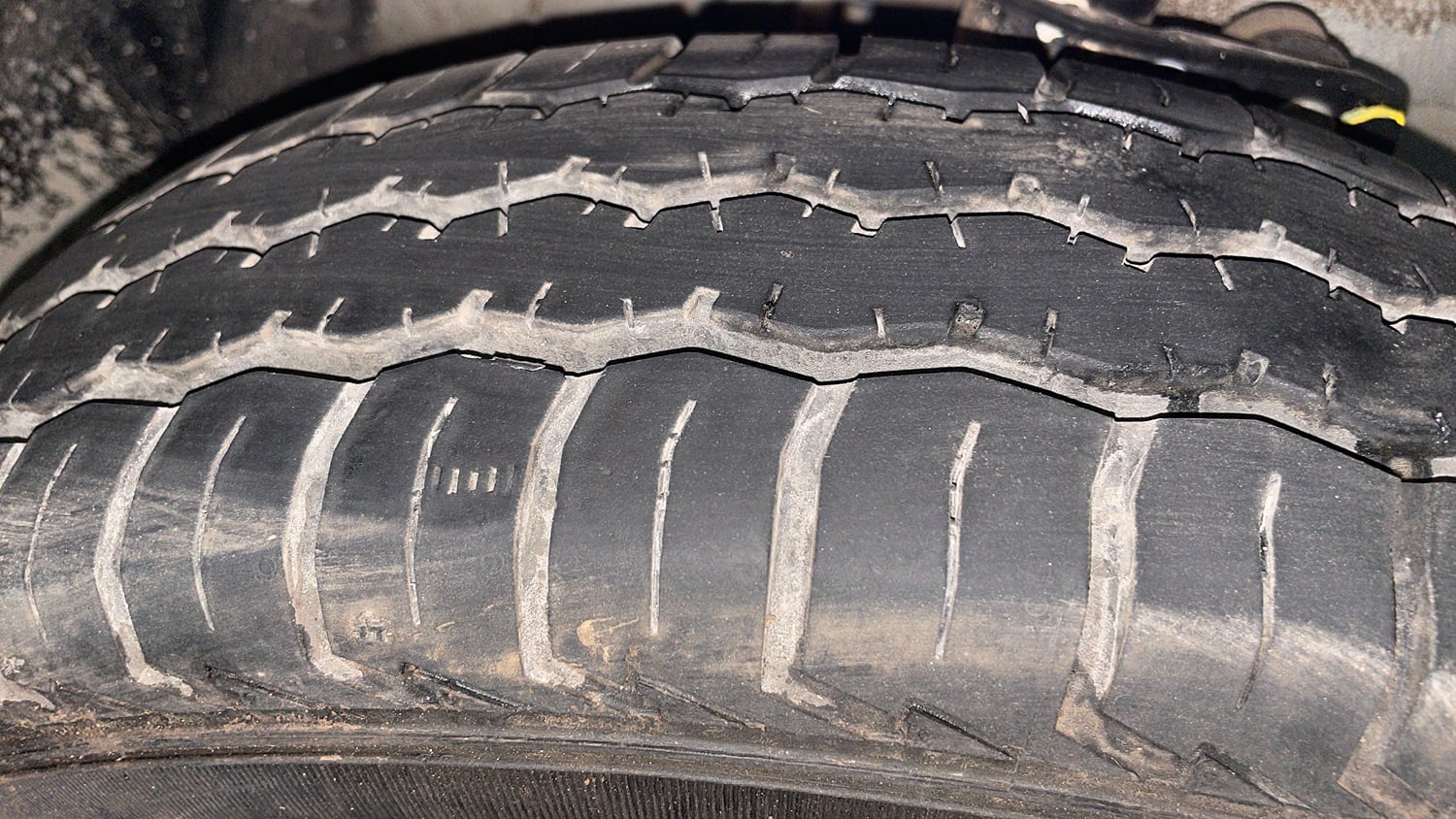 Used 2025 Maruti Suzuki Eeco 5 STR AC Petrol Manual tyres RIGHT FRONT TYRE TREAD VIEW