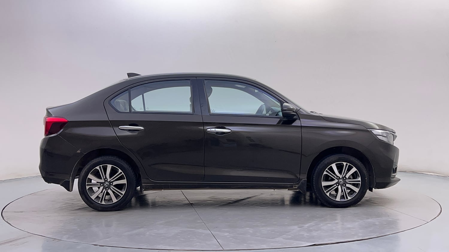 Used 2024 honda Amaze 2nd Generation VX 1.2 Petrol CVT Petrol Automatic exterior RIGHT SIDE VIEW