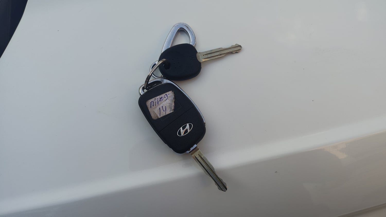 Used 2023 Hyundai Venue S (O) 1.0 Turbo DCT Petrol Automatic extra CAR KEY VIEW