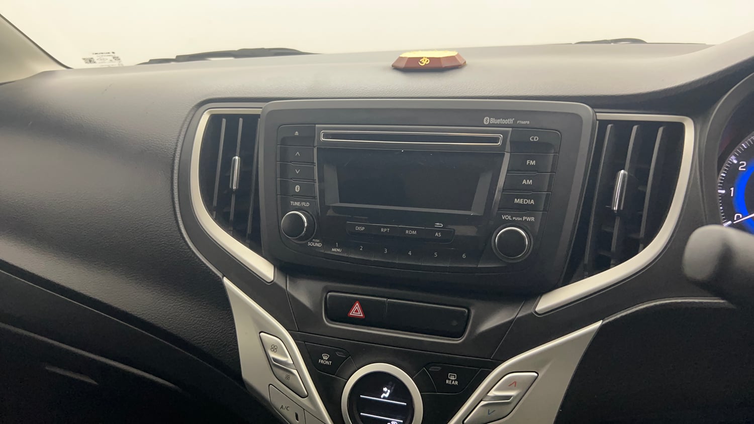 Used 2018 Maruti Suzuki Baleno Delta 1.2 Petrol Manual top_features Integrated (in-dash) music system