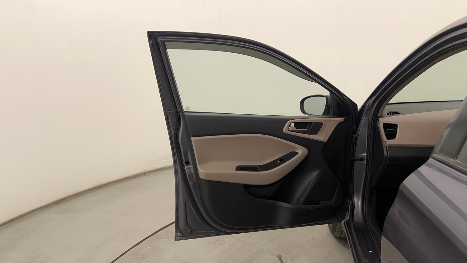 Used 2017 Hyundai Elite i20 Sportz 1.2 Petrol Manual interior LEFT FRONT DOOR OPEN VIEW