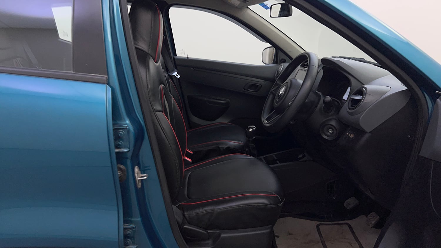 Used 2020 Renault Kwid RXT 1.0 Opt Petrol Manual interior RIGHT SIDE FRONT DOOR CABIN VIEW