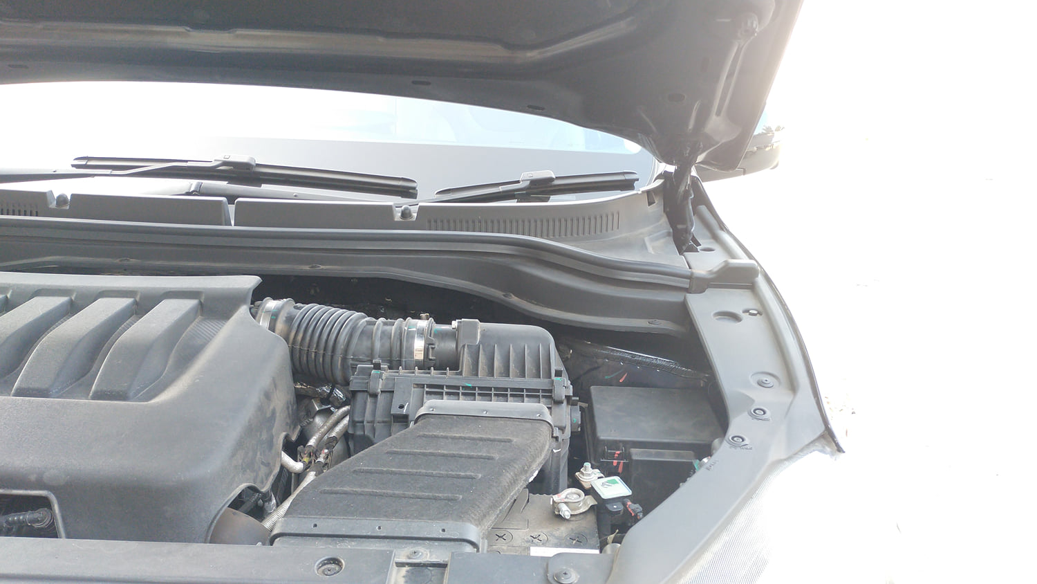 Used 2025 Mahindra XUV700 AX7 Luxury Pack Petrol AT 7 STR Petrol Automatic engine ENGINE LEFT SIDE VIEW