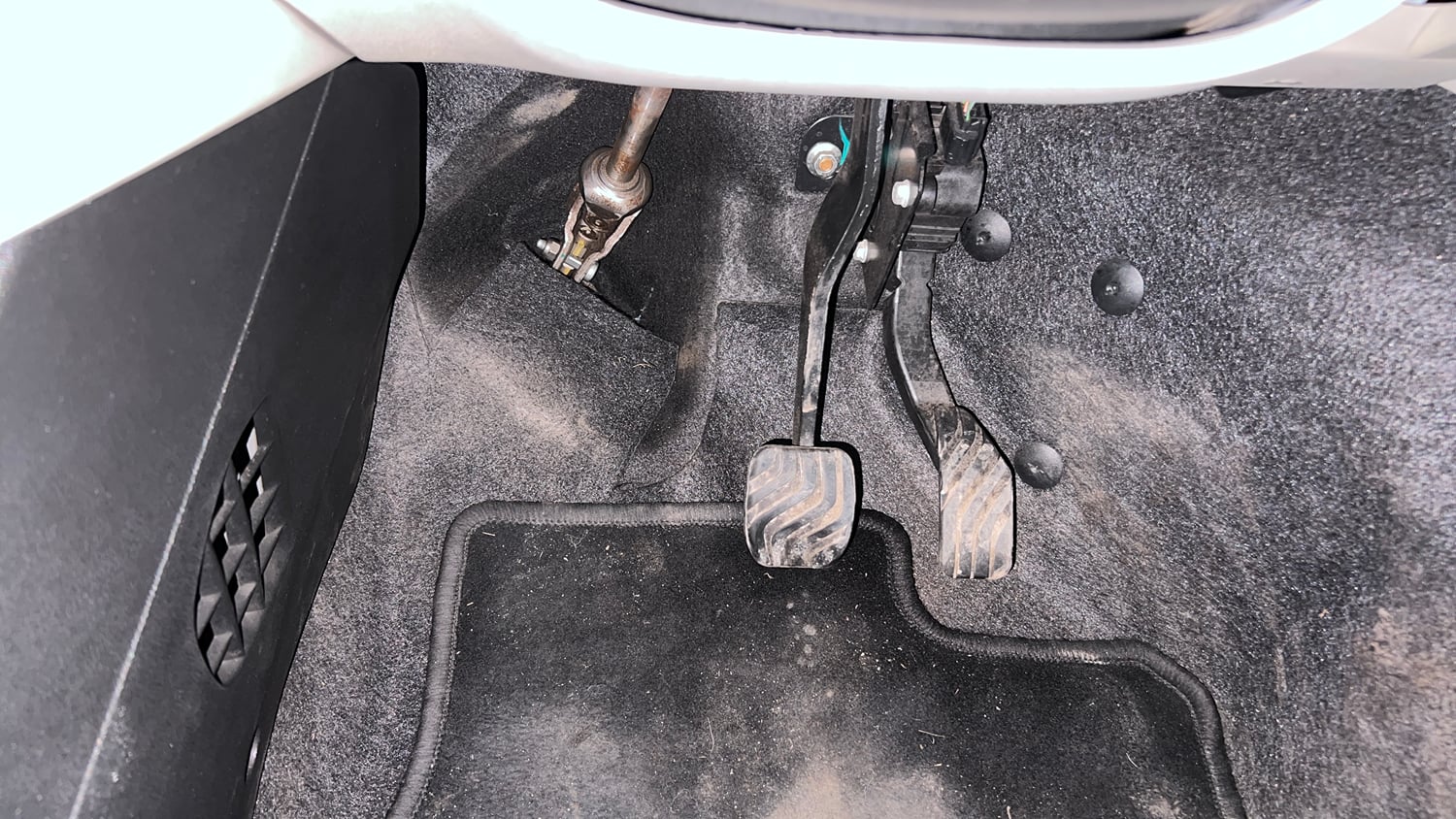 Used 2020 Renault Triber RXZ EASY-R AMT Petrol Automatic interior PEDALS VIEW