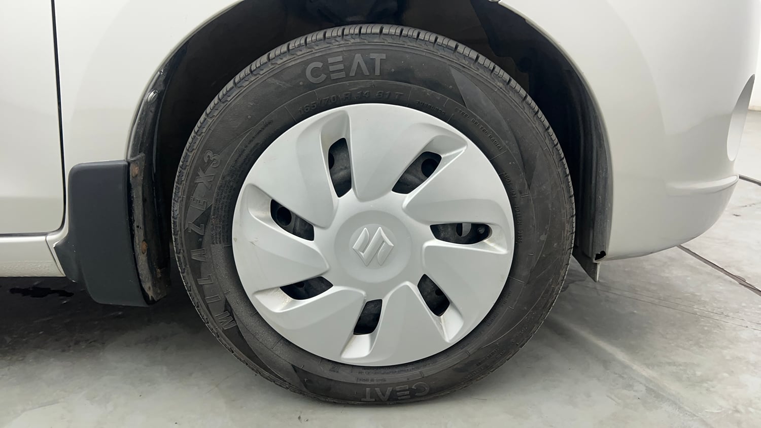 Used 2014 Maruti Suzuki Celerio VXi Petrol Manual tyres RIGHT FRONT TYRE RIM VIEW