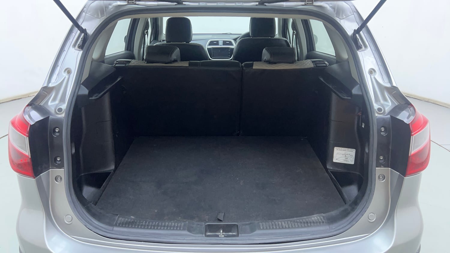 Used 2017 Maruti Suzuki S-Cross Zeta 1.3 Diesel Manual interior DICKY INSIDE VIEW