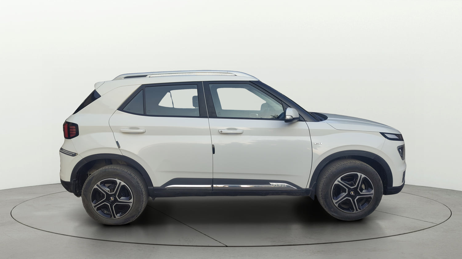 Used 2023 Hyundai Venue S (O) 1.0 Turbo DCT Petrol Automatic exterior RIGHT SIDE VIEW