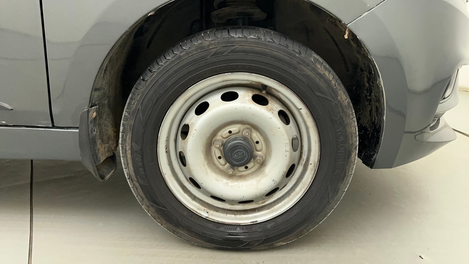 Used 2023 Tata Tiago XM CNG Cng Manual tyres RIGHT FRONT TYRE RIM VIEW