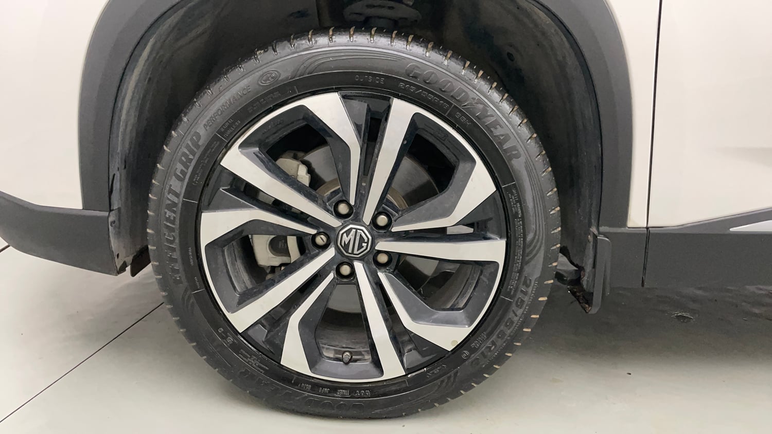Used 2024 MG Motors Hector Sharp Pro 1.5 Turbo CVT Petrol Automatic tyres LEFT FRONT TYRE RIM VIEW