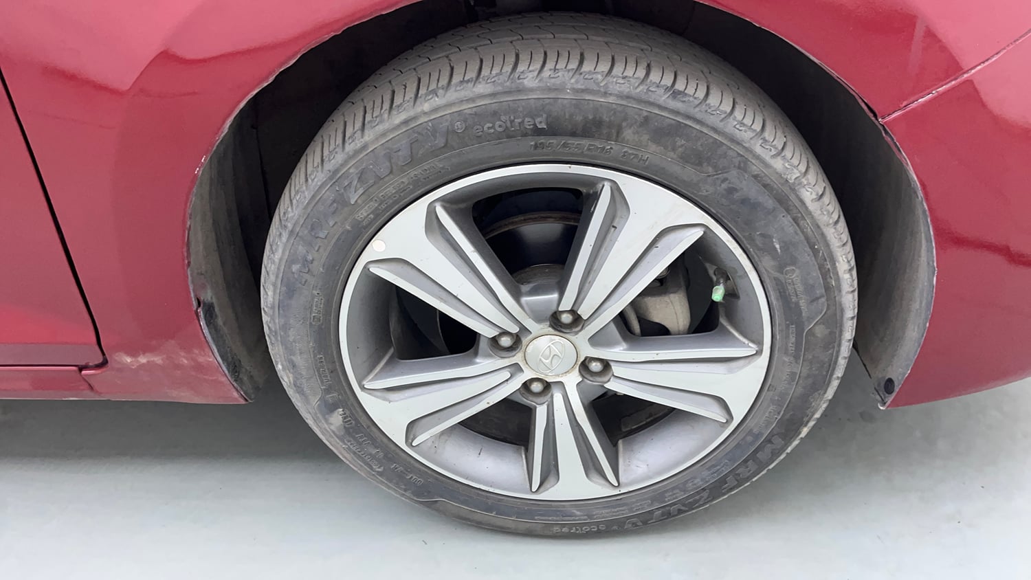 Used 2018 Hyundai Verna SX (O) 1.6 VTVT AT Petrol Automatic tyres RIGHT FRONT TYRE RIM VIEW