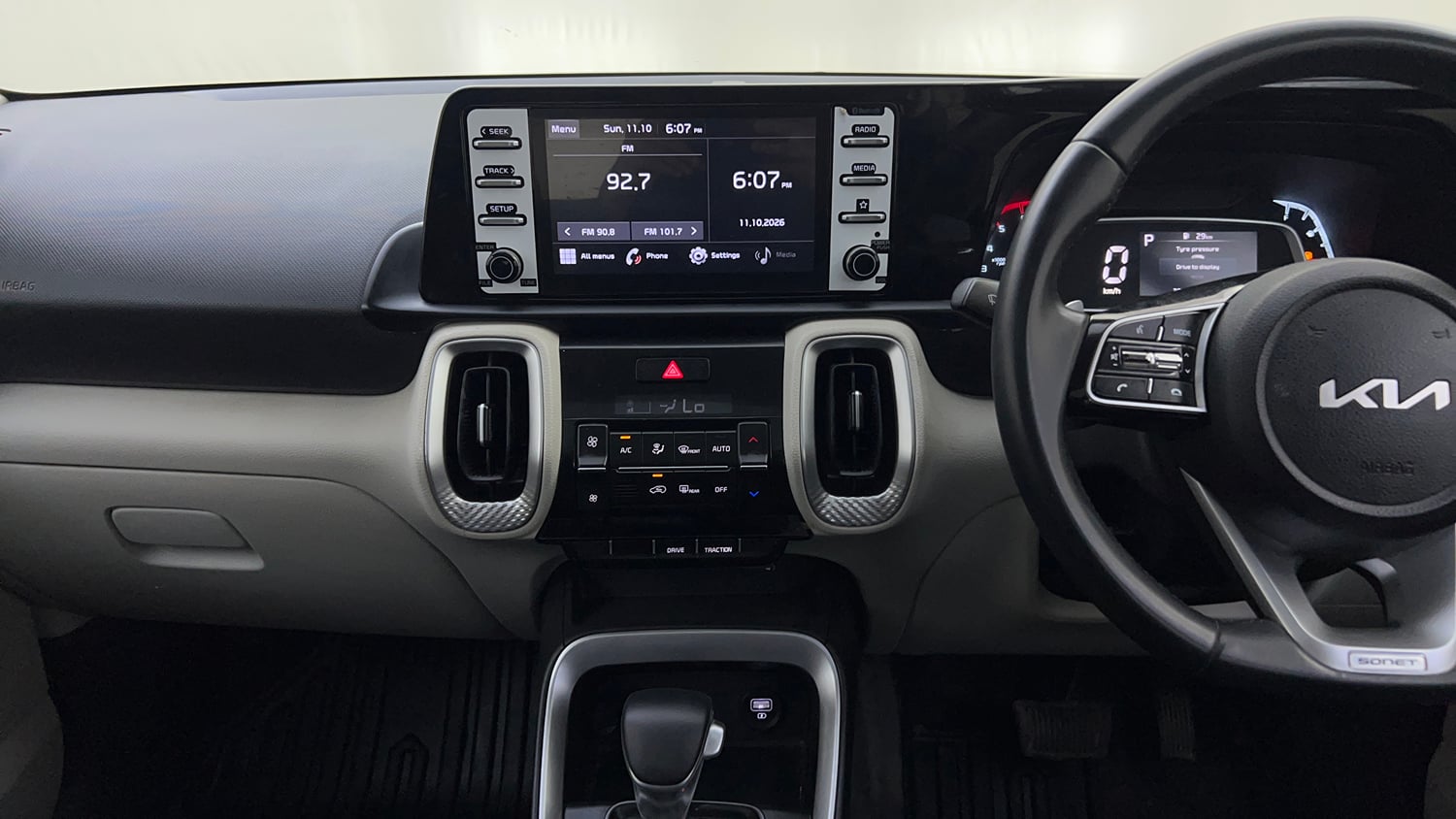 Used 2022 Kia Sonet HTX 1.5 AT Diesel Automatic interior MUSIC SYSTEM & AC CONTROL VIEW