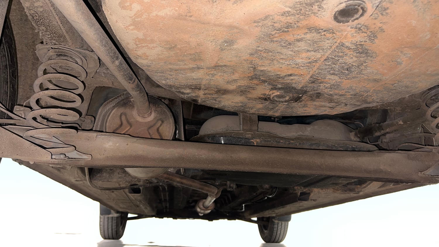 Used 2020 Renault Kwid RXT 1.0 Opt Petrol Manual extra REAR UNDERBODY VIEW (TAKEN FROM REAR)