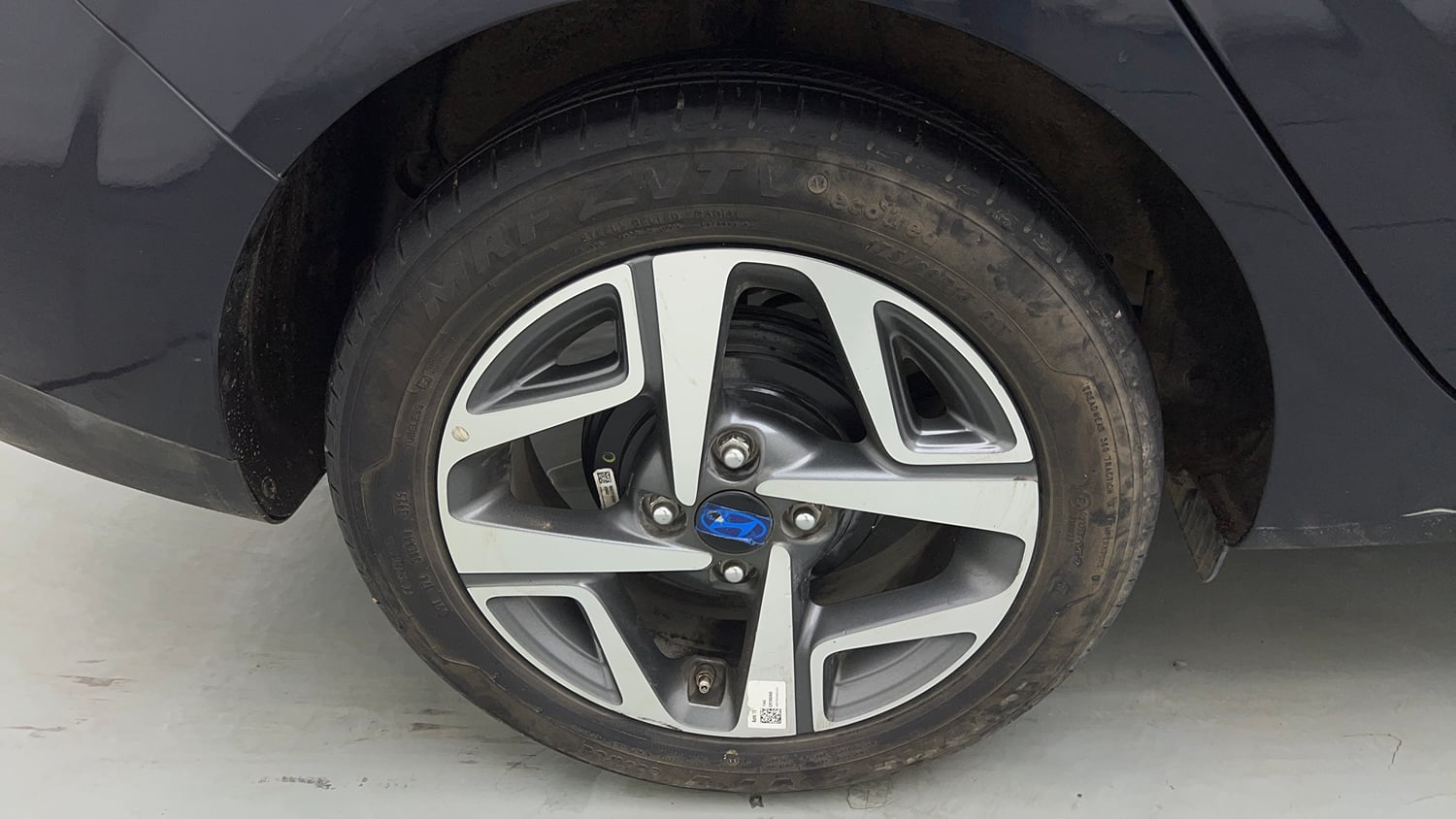 Used 2024 Hyundai Aura SX 1.2 CNG Cng Manual tyres RIGHT REAR TYRE RIM VIEW