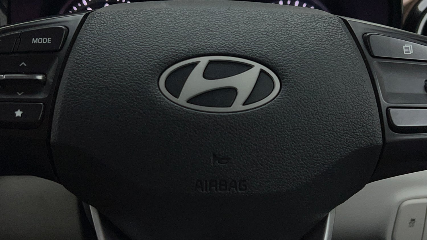 Used 2024 Hyundai Aura SX 1.2 CNG Cng Manual top_features Airbags