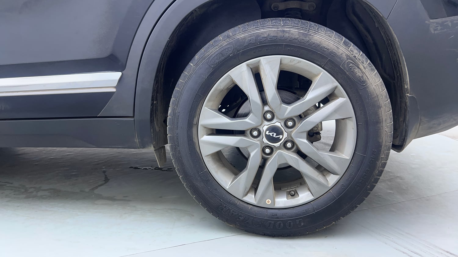 Used 2023 kia Seltos HTX 1.5 IVT Petrol Automatic tyres LEFT REAR TYRE RIM VIEW