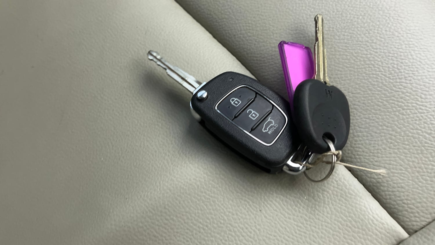 Used 2016 Hyundai Elite i20 Sportz 1.2 Petrol Manual extra CAR KEY VIEW