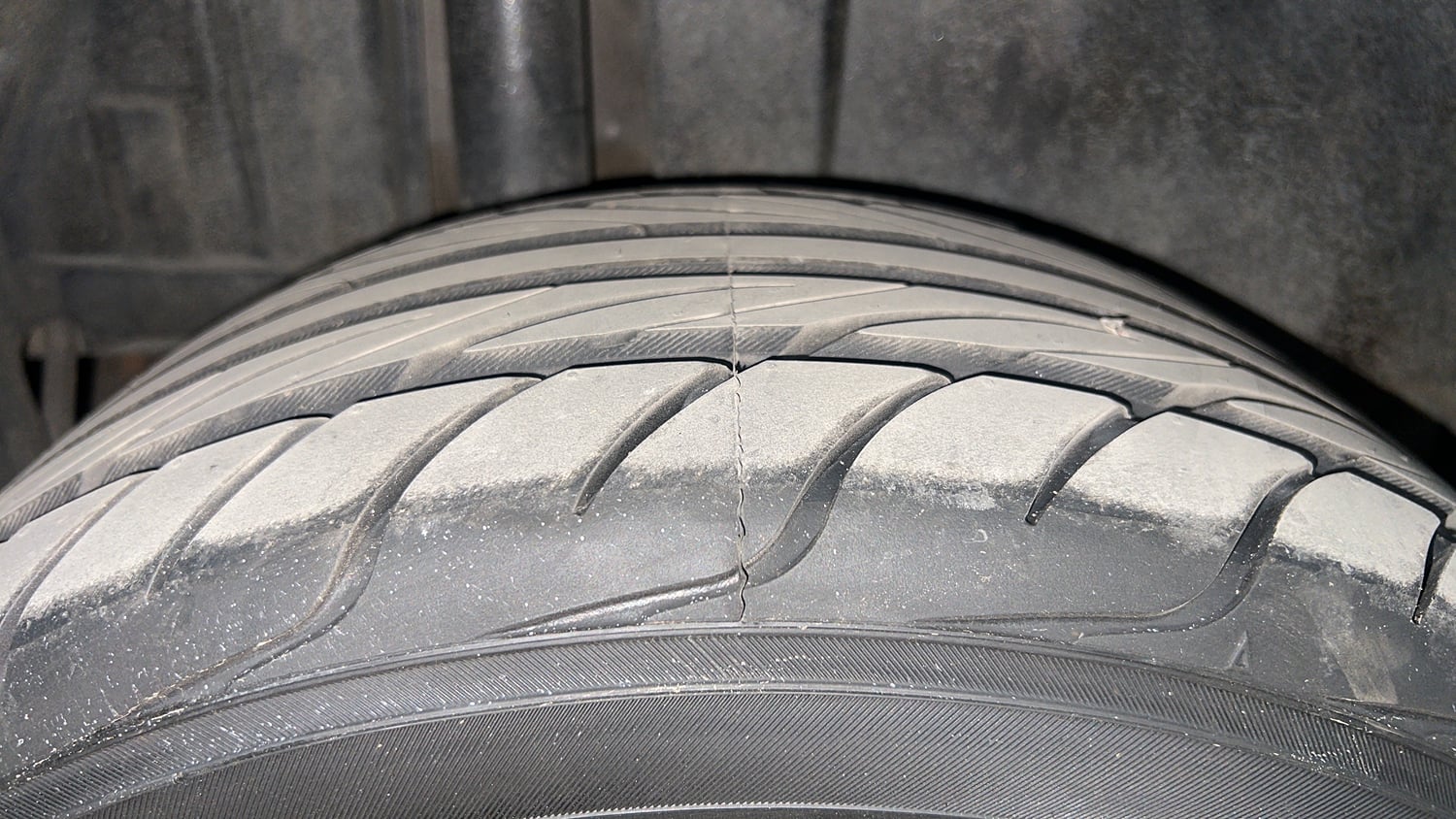 Used 2016 Maruti Suzuki Swift ZXi Petrol Manual tyres RIGHT REAR TYRE TREAD VIEW