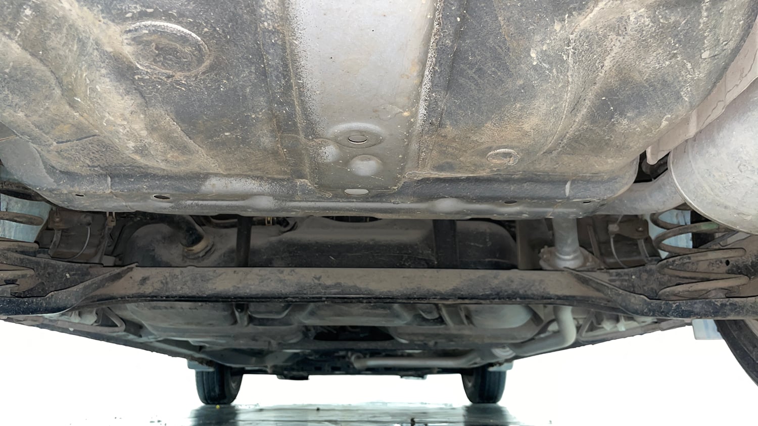 Used 2016 Honda City VX Petrol Manual extra REAR UNDERBODY VIEW (TAKEN FROM REAR)