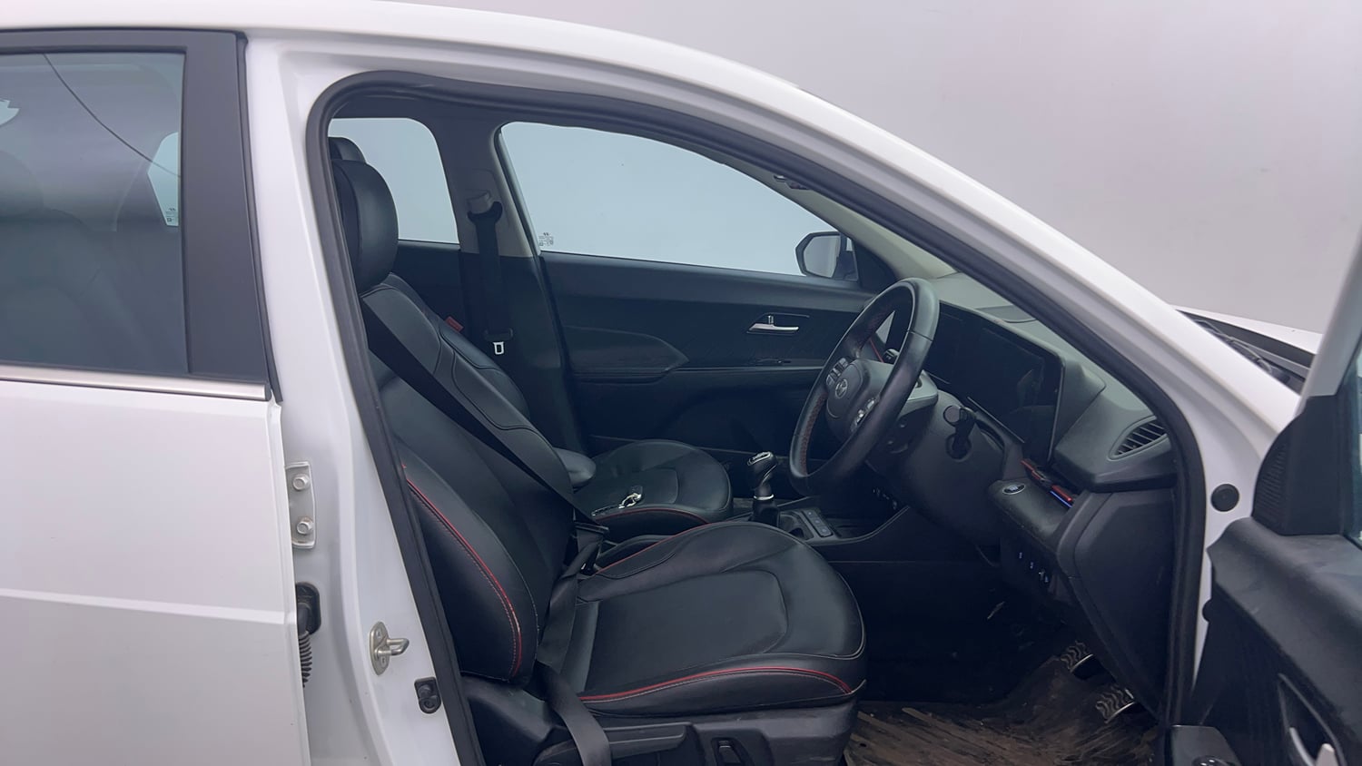 Used 2023 Hyundai Verna SX (O) 1.5 Turbo Petrol MT Petrol Manual interior RIGHT SIDE FRONT DOOR CABIN VIEW