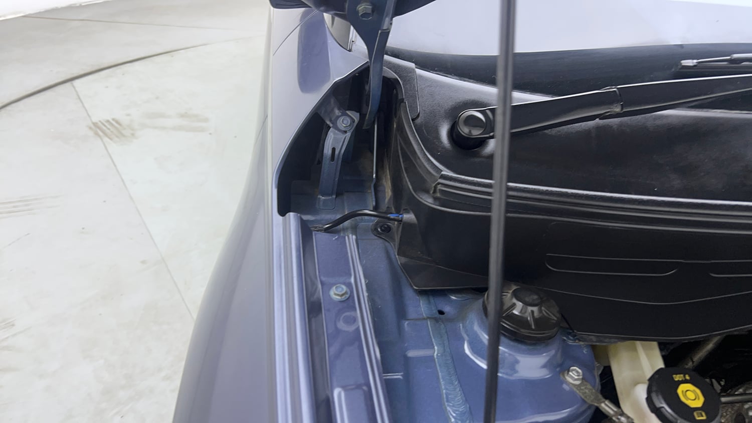 Used 2021 Hyundai Venue SX Plus 1.0 Turbo DCT Petrol Automatic engine ENGINE RIGHT SIDE HINGE & APRON VIEW