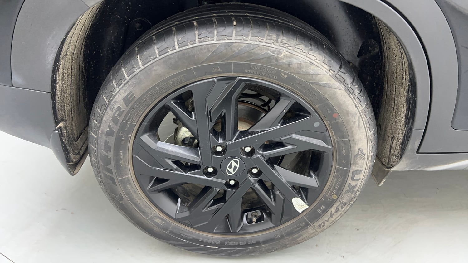 Used 2025 Hyundai Creta 1.5 CRDi Diesel MT DSL S(O) Diesel Manual tyres RIGHT REAR TYRE RIM VIEW